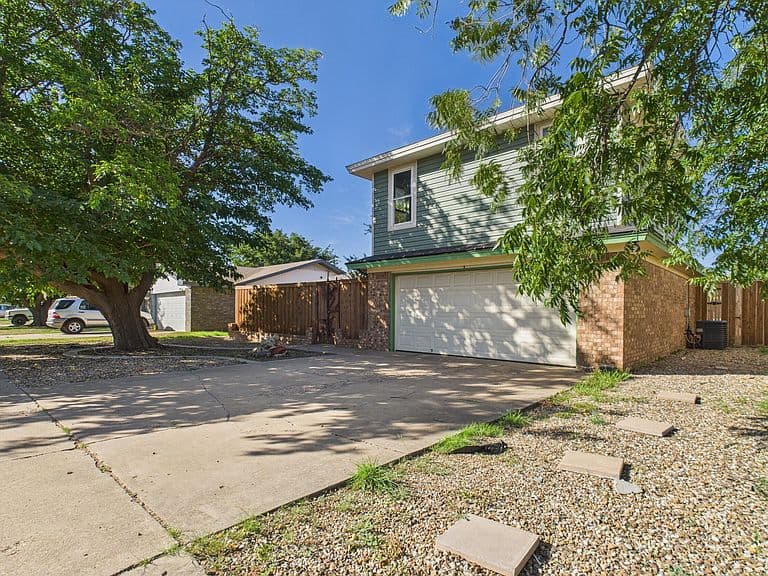 Listing photo 2