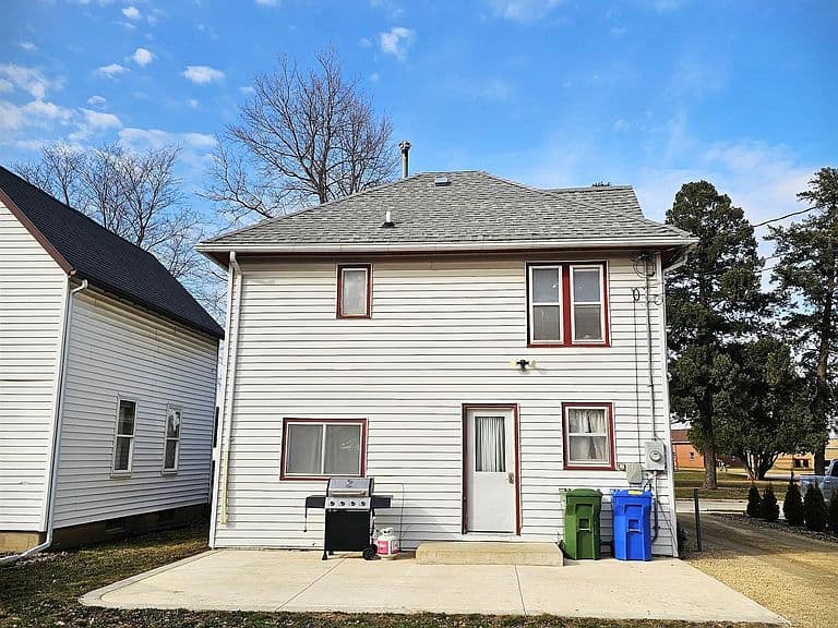 Listing photo 3