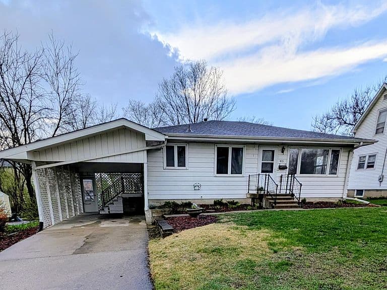 Listing photo 2