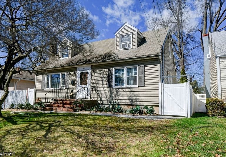 Listing photo 2