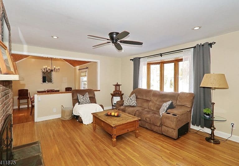 Listing photo 4