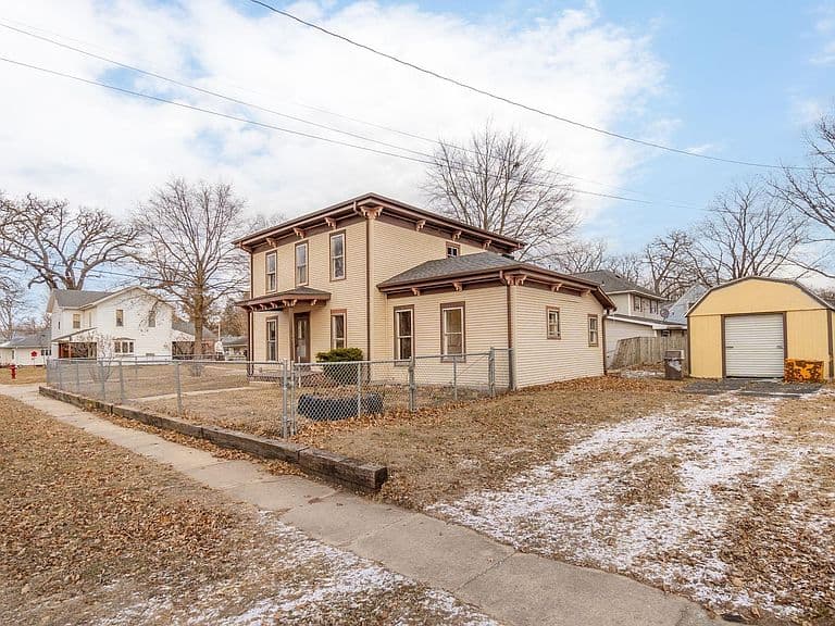 Listing photo 2