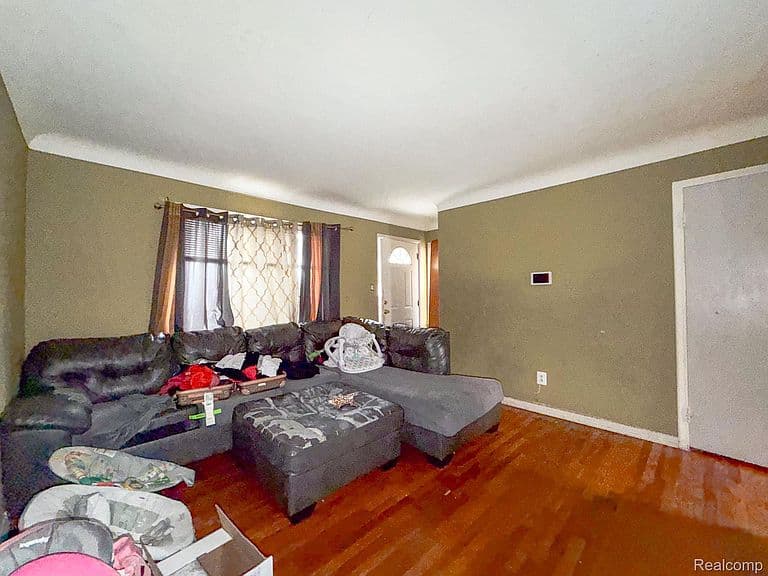 Listing photo 4