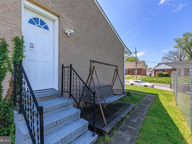 Listing photo 5
