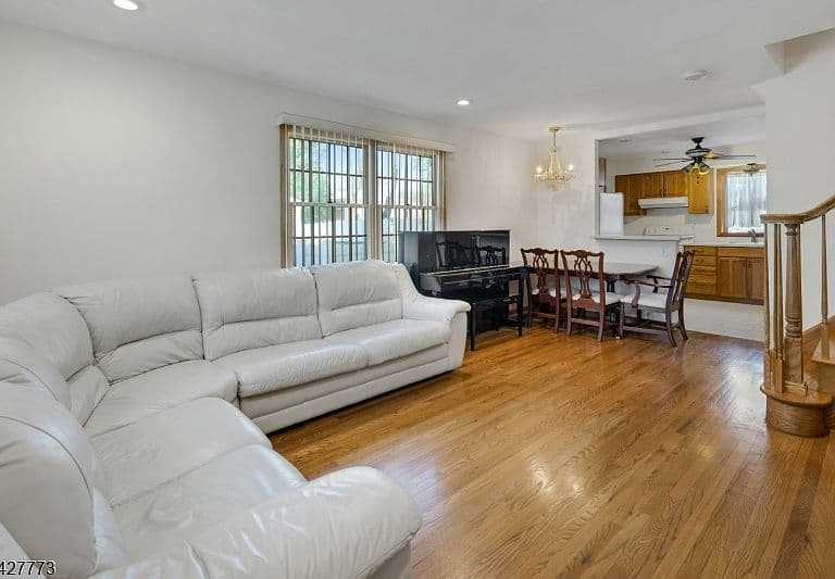 Listing photo 5
