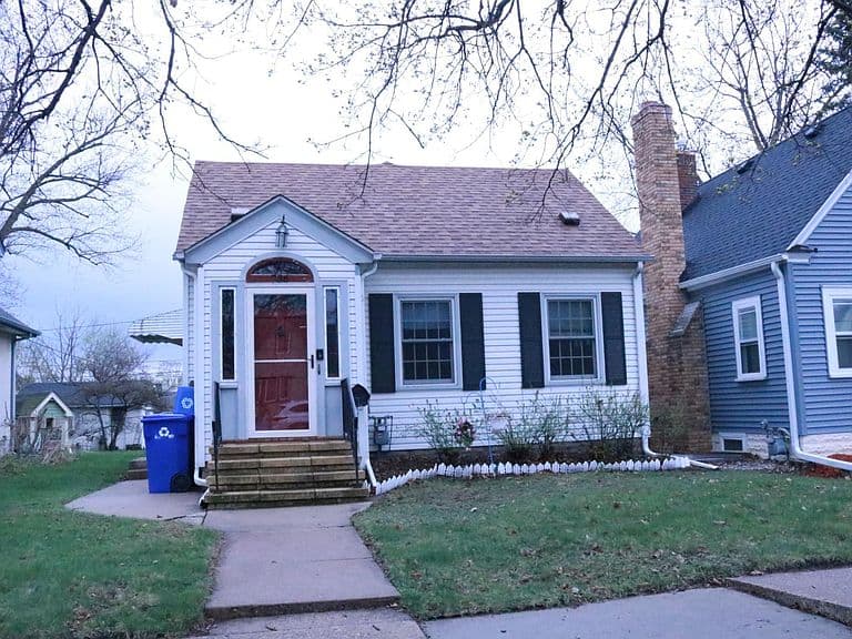 Listing photo 2