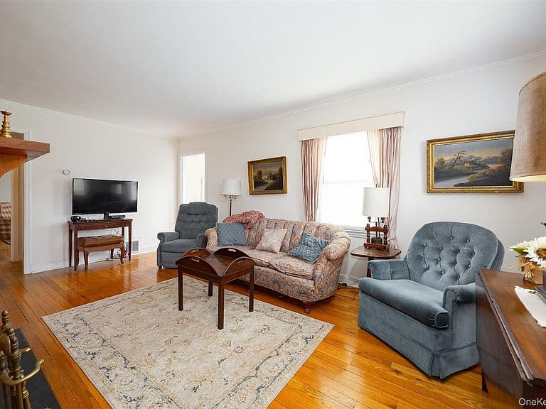 Listing photo 4