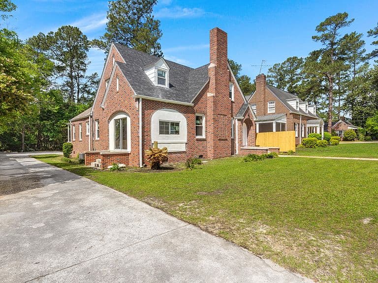 Listing photo 3