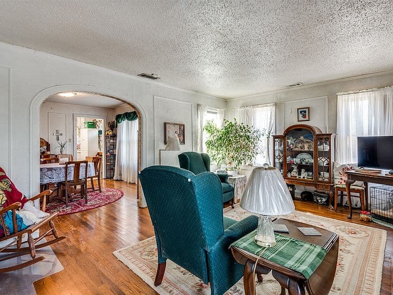 Listing photo 4
