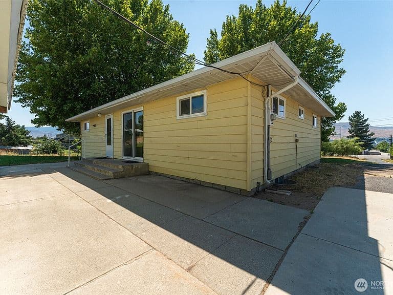 Listing photo 4