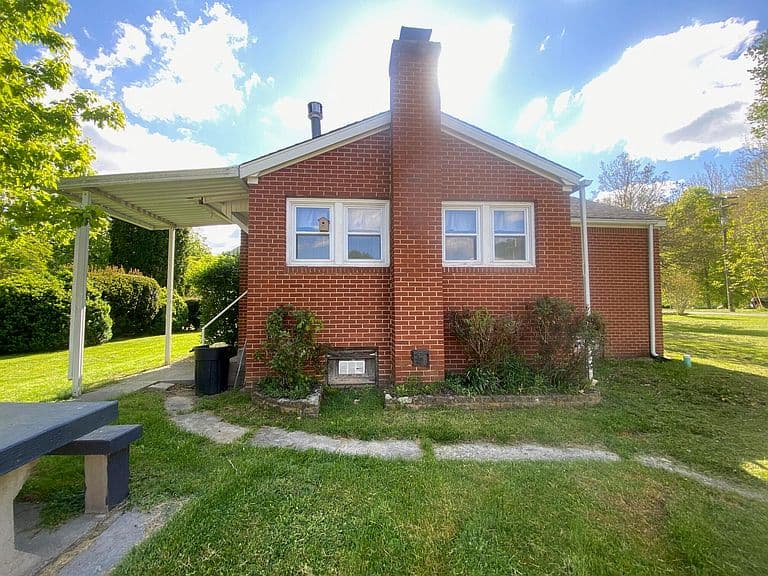 Listing photo 4