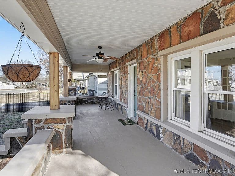 Listing photo 3