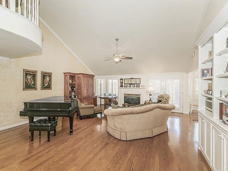 Listing photo 5