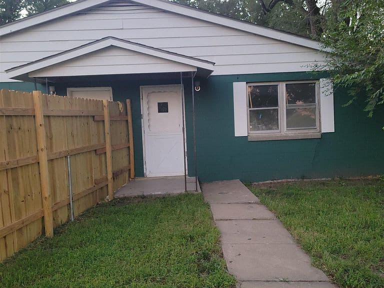 Listing photo 3