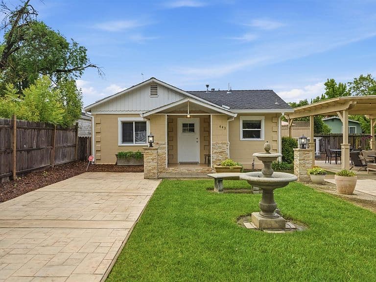 Listing photo 2