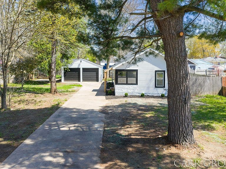 Listing photo 4