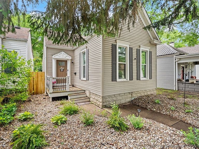 Listing photo 2