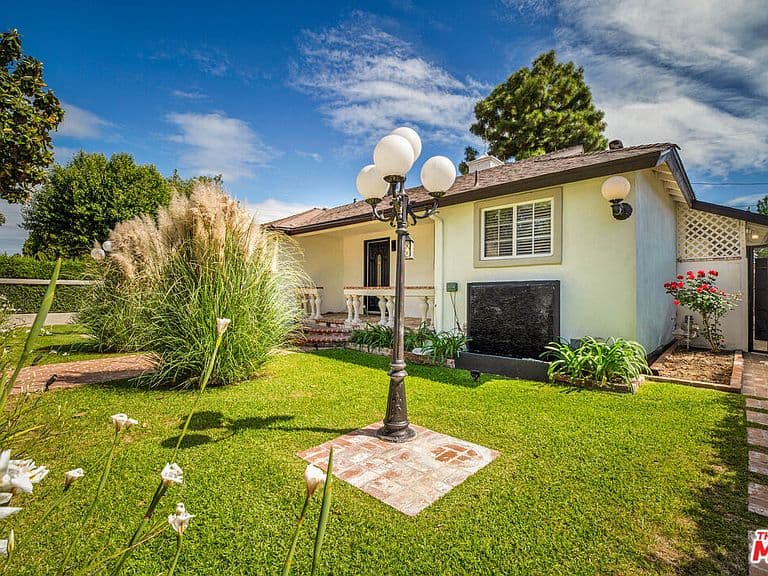 Listing photo 5