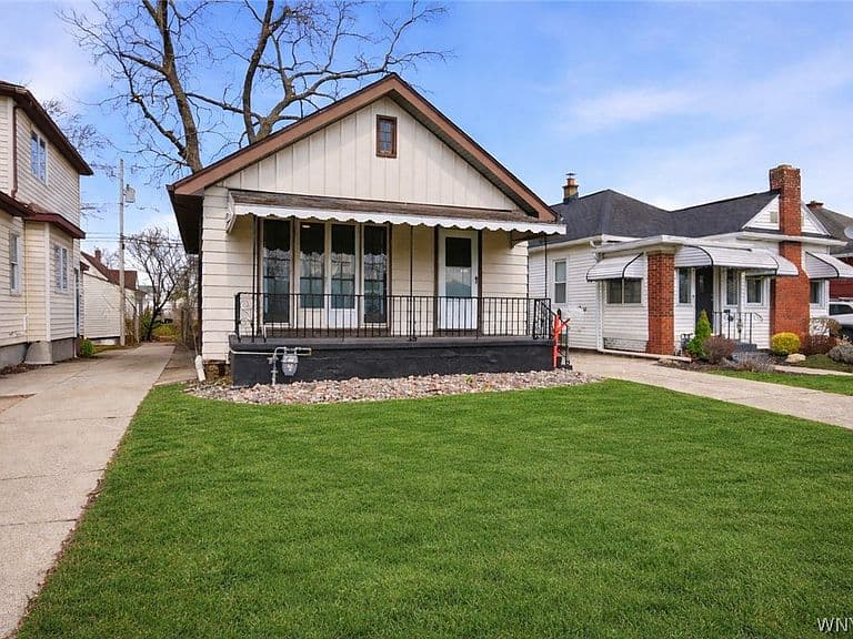 Listing photo 2