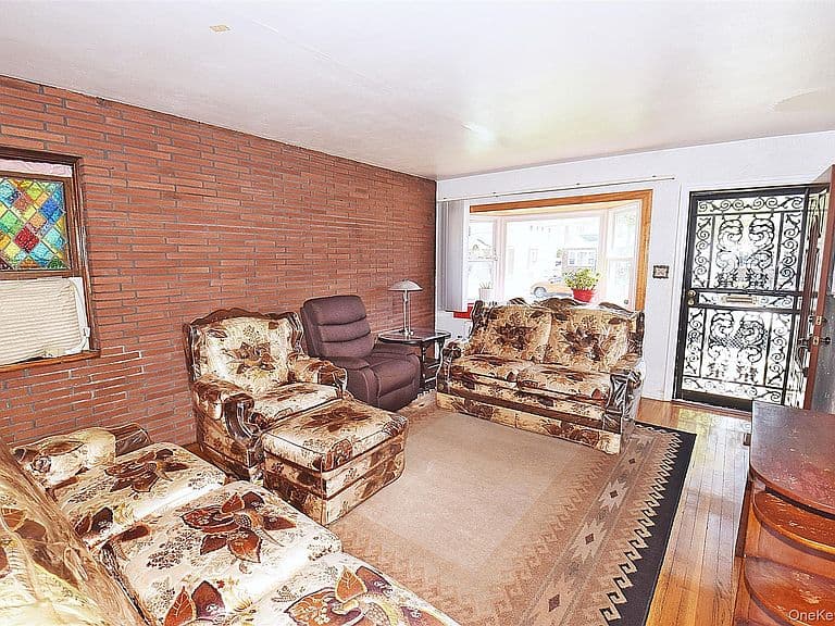 Listing photo 3