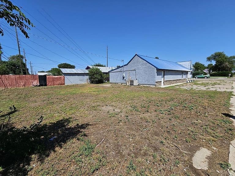 Listing photo 2