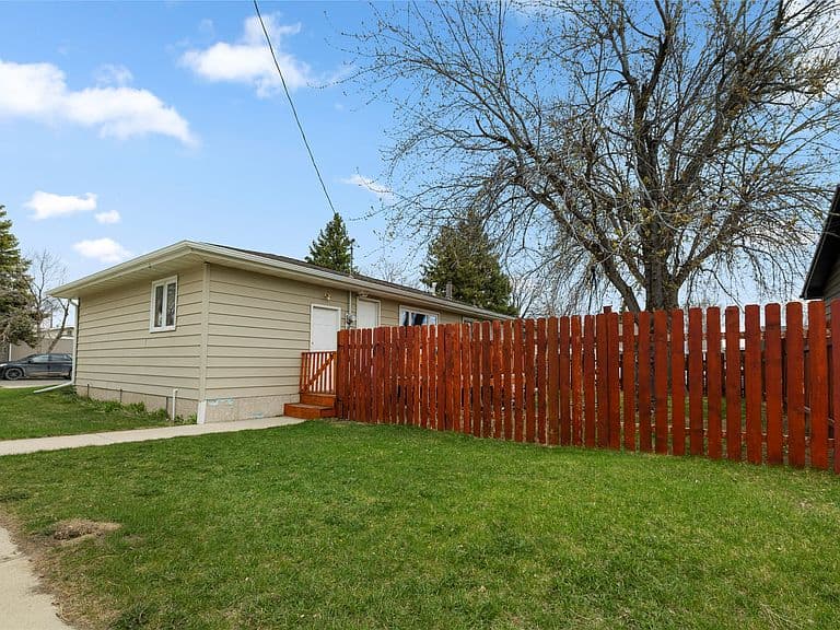 Listing photo 5