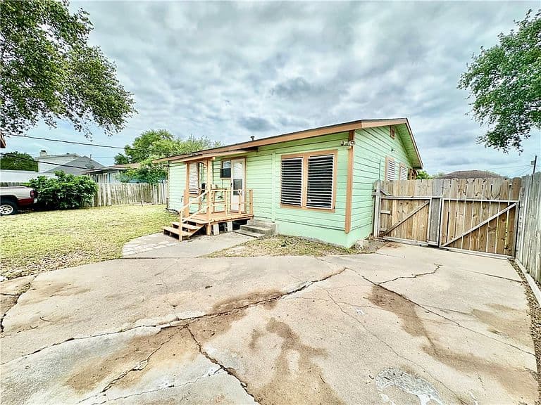 Listing photo 4