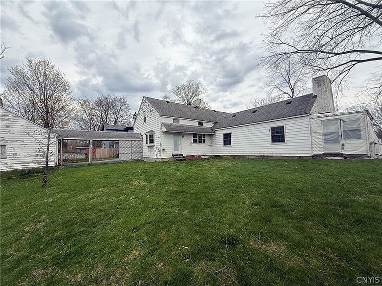 Listing photo 2