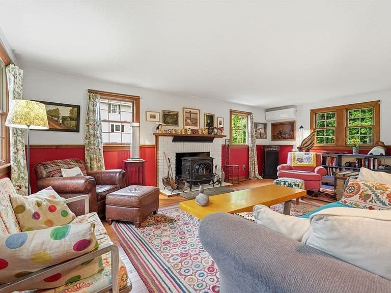 Listing photo 4