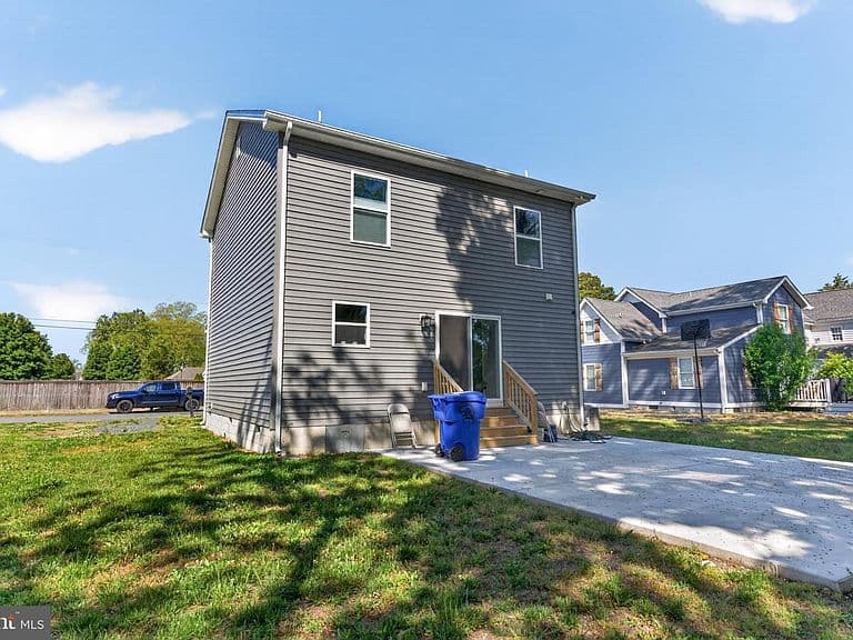Listing photo 3