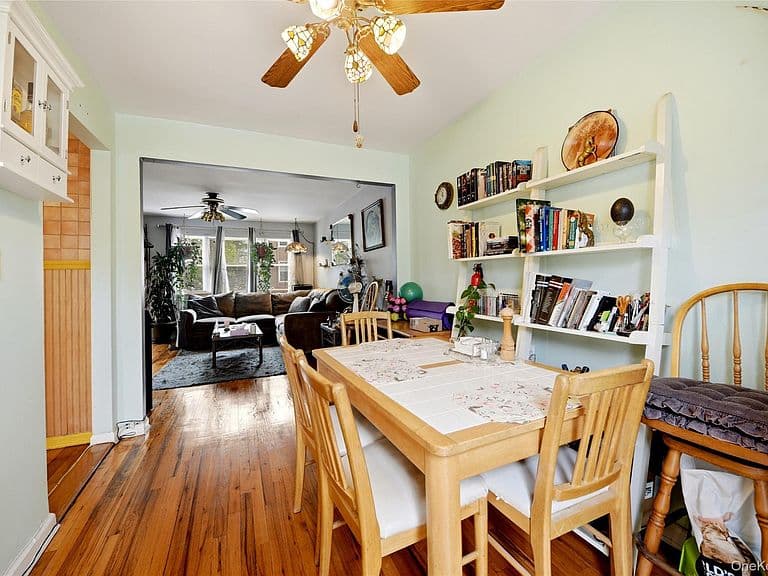 Listing photo 5