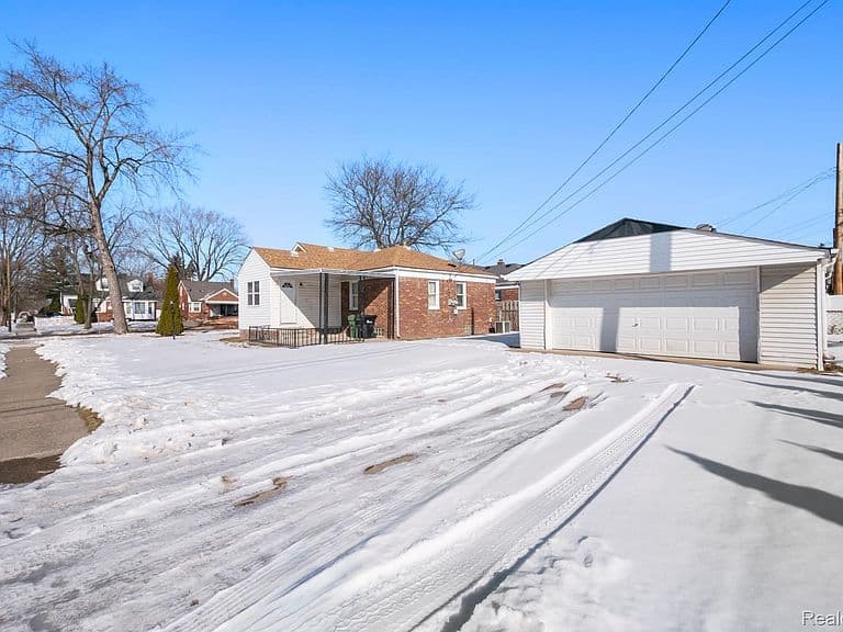 Listing photo 3