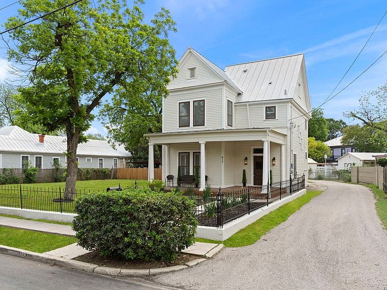 Listing photo 4