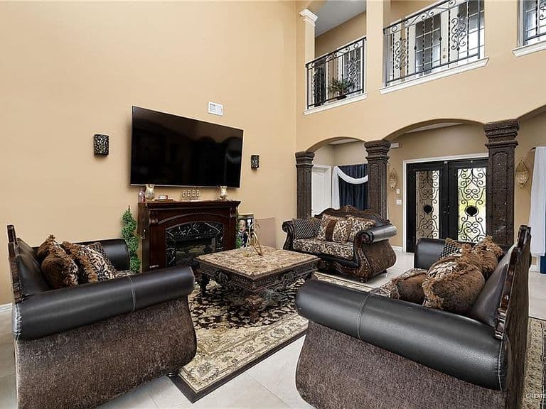 Listing photo 3
