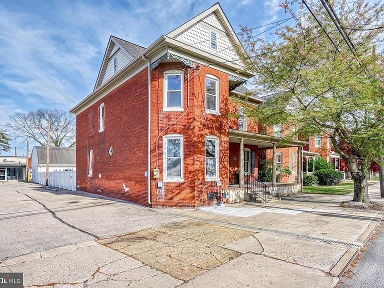 Listing photo 4