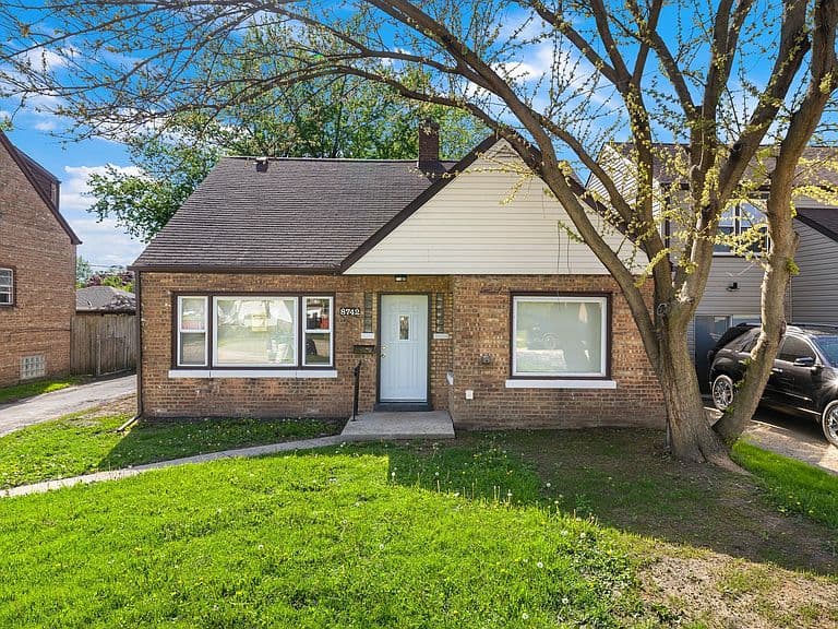 Listing photo 2