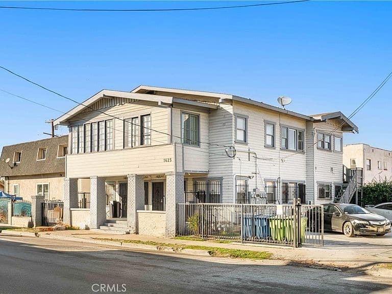 Listing photo 3