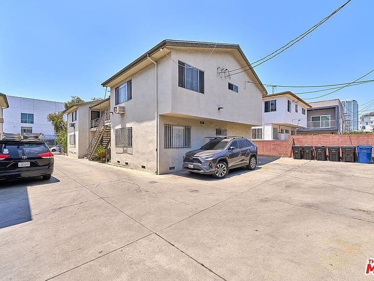 Listing photo 4