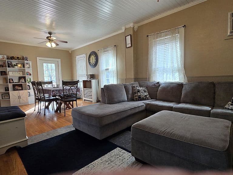 Listing photo 5