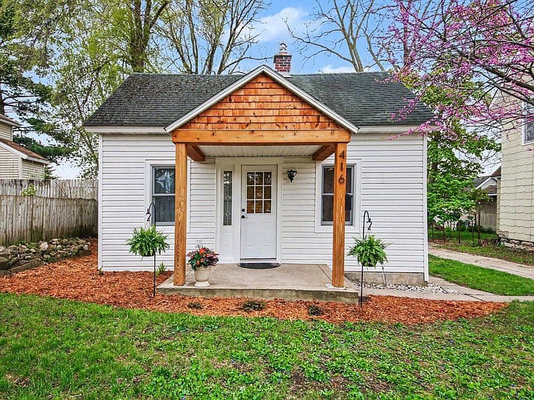 Listing photo 2