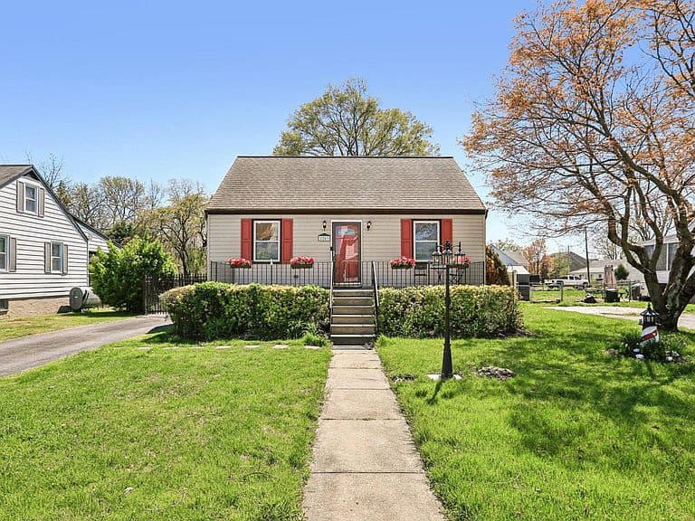 Listing photo 3
