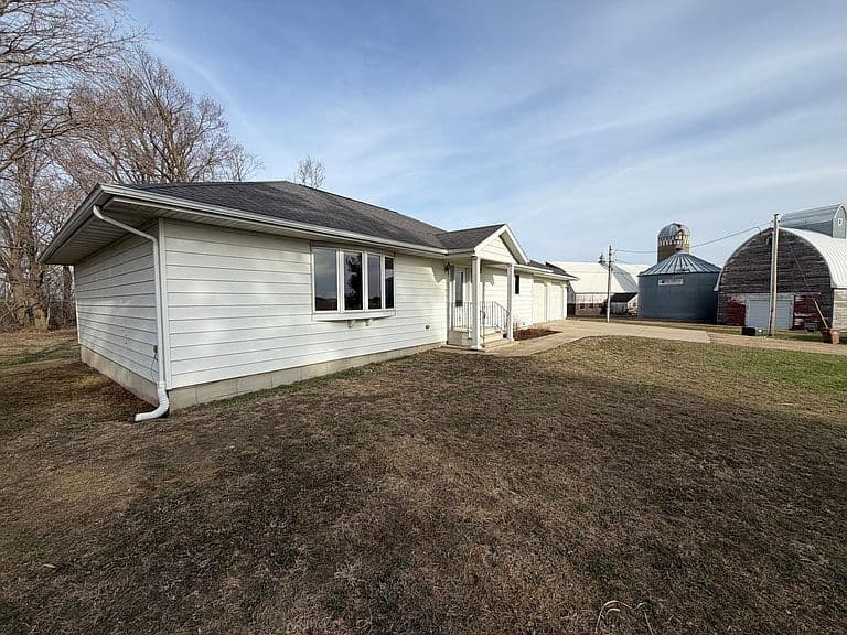 Listing photo 4