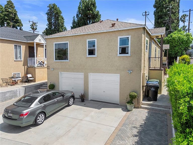 Listing photo 2