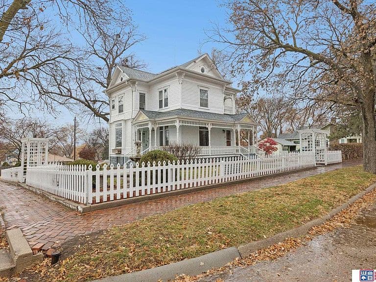 Listing photo 5