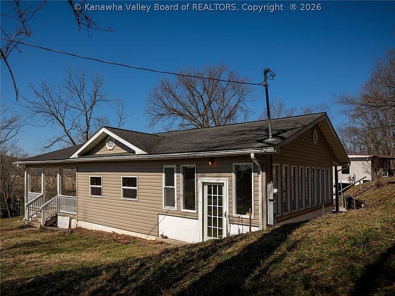 Listing photo 3