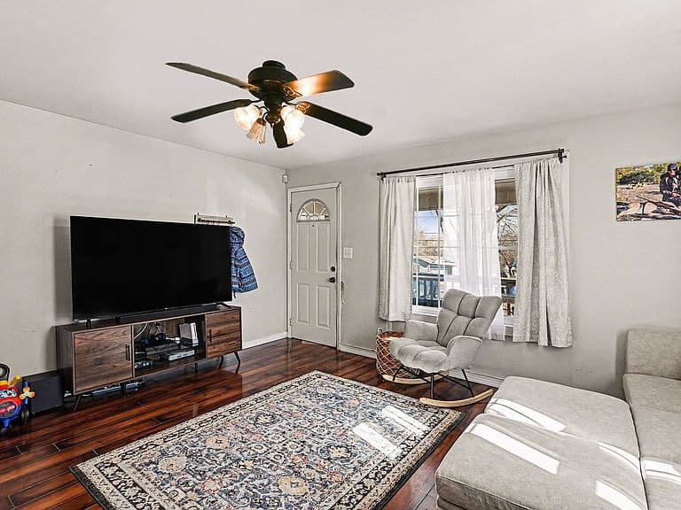 Listing photo 4