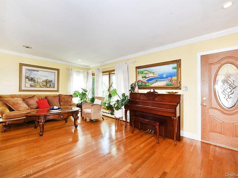 Listing photo 3