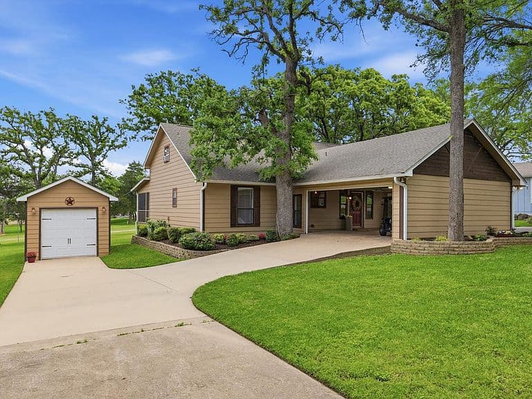 Listing photo 3