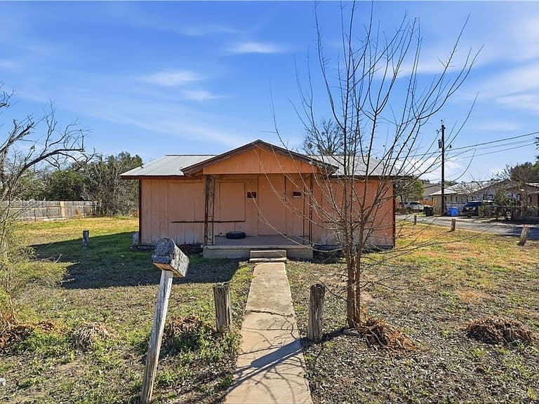 Listing photo 5