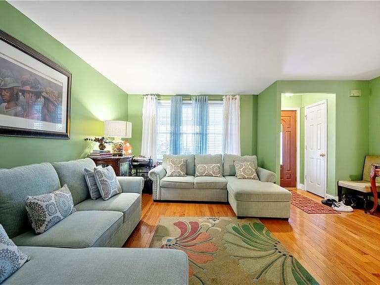 Listing photo 4